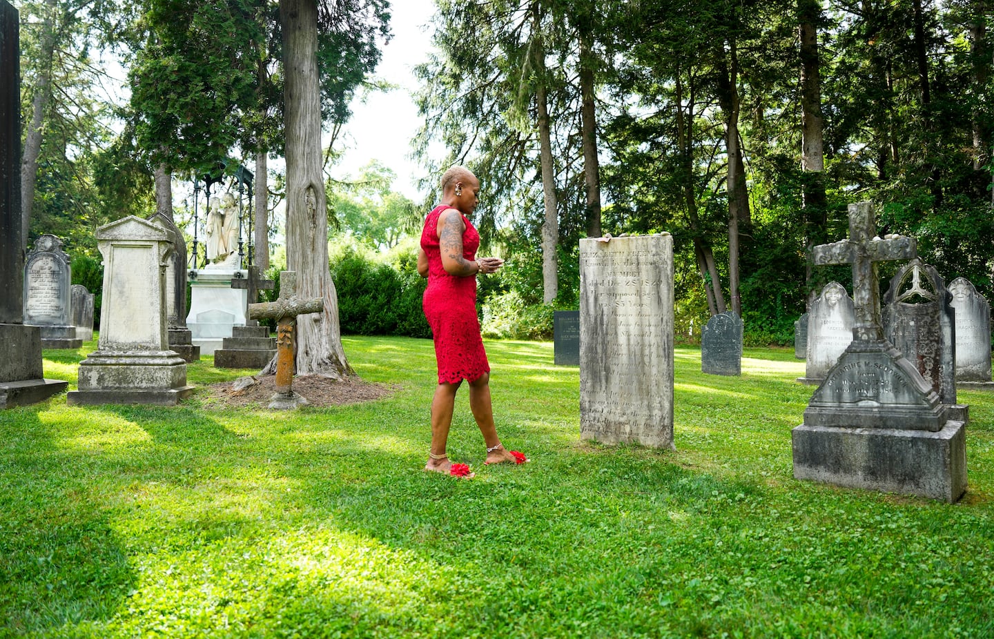 Lisa Shepperson at Elizabeth Freeman's grave