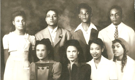 Odevia Helen Brown (the author’s grandmother), front row, second from left, is pictured with siblings, ca. 1941. Author’s collection.